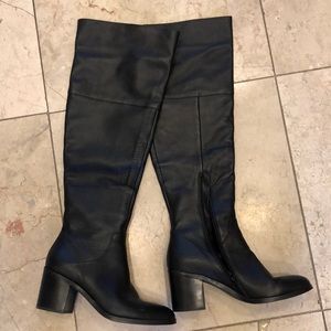 Tall Gorgeous leather Black boots with chunky heel